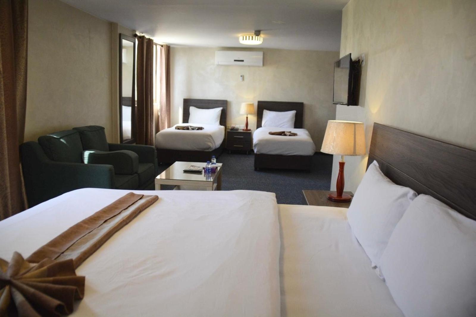 Olive Hotel Аман Екстериор снимка