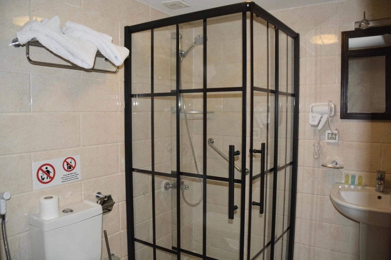 Olive Hotel Аман Екстериор снимка